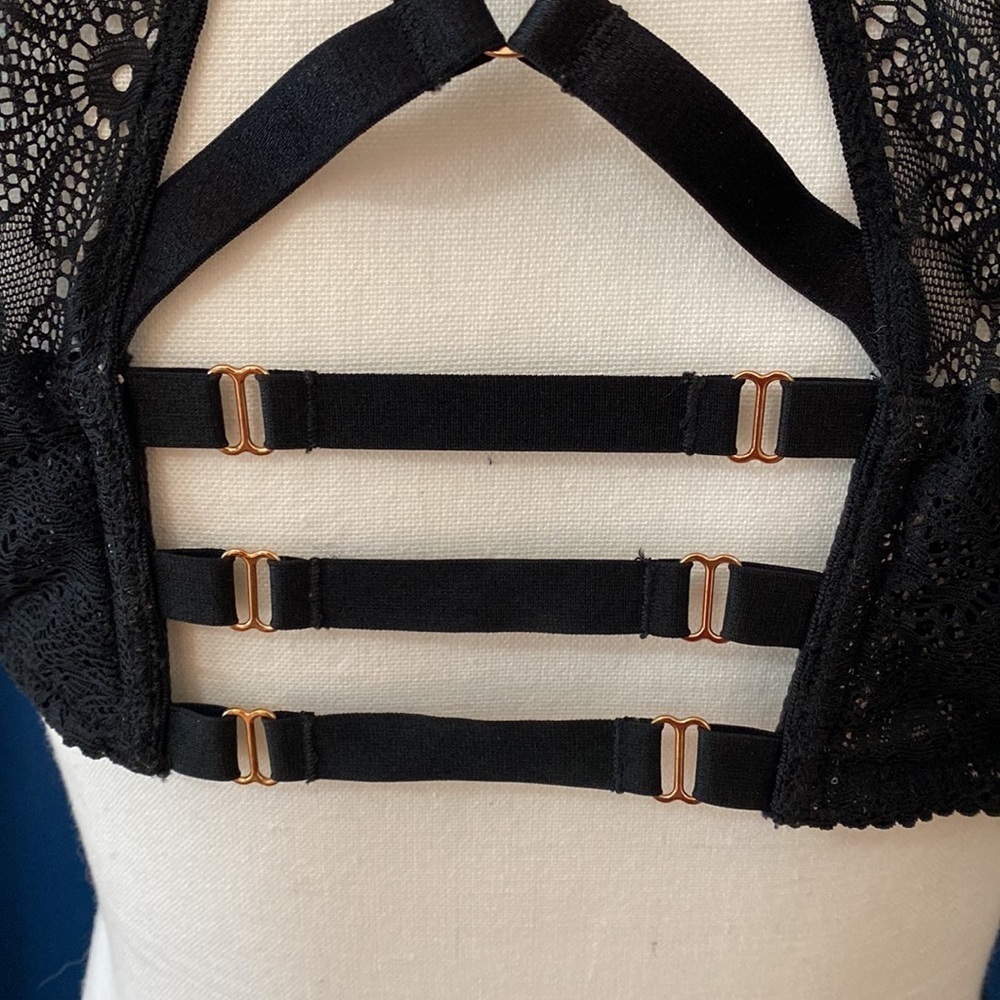 Women’s Black Lace Victoria’s Secret Very Sexy Push Up Racer Back Bra Size 32DD - Picture 6 of 11